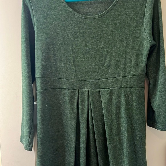 Green maternity top Medium - Picture 2 of 3